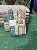 Country Cuttings Lilacs & Blues 5 Fat Quarter Bundle Pack 